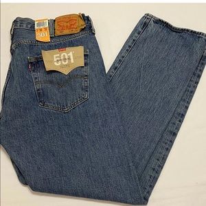 NWT Mens LEVIS 501 size 38 x 32 Button Fly Jeans